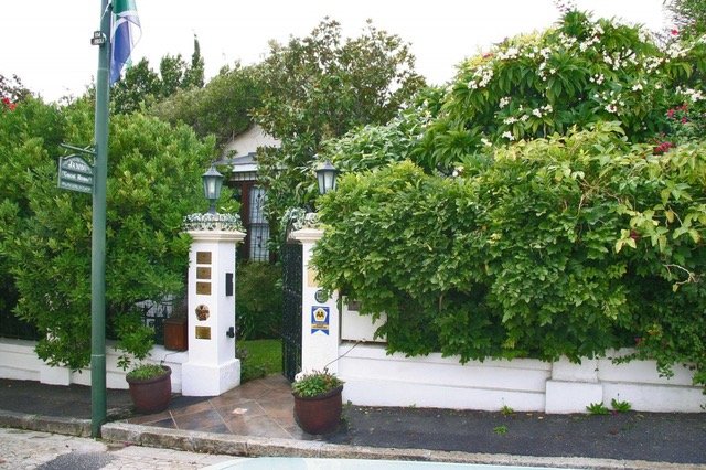 4 Bedroom Property for Sale in Green Point Western Cape
